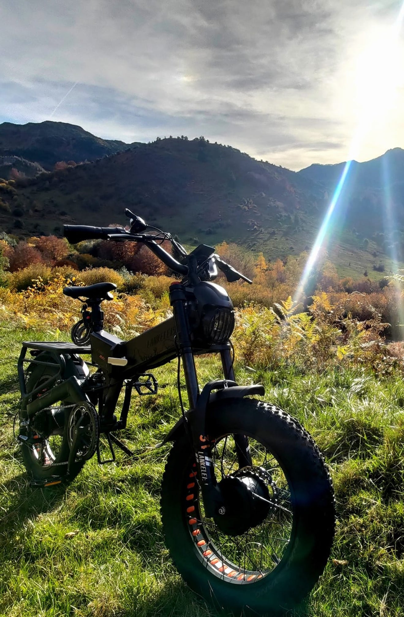 Utente in sella alla X3000 MAX in viaggio in Europa